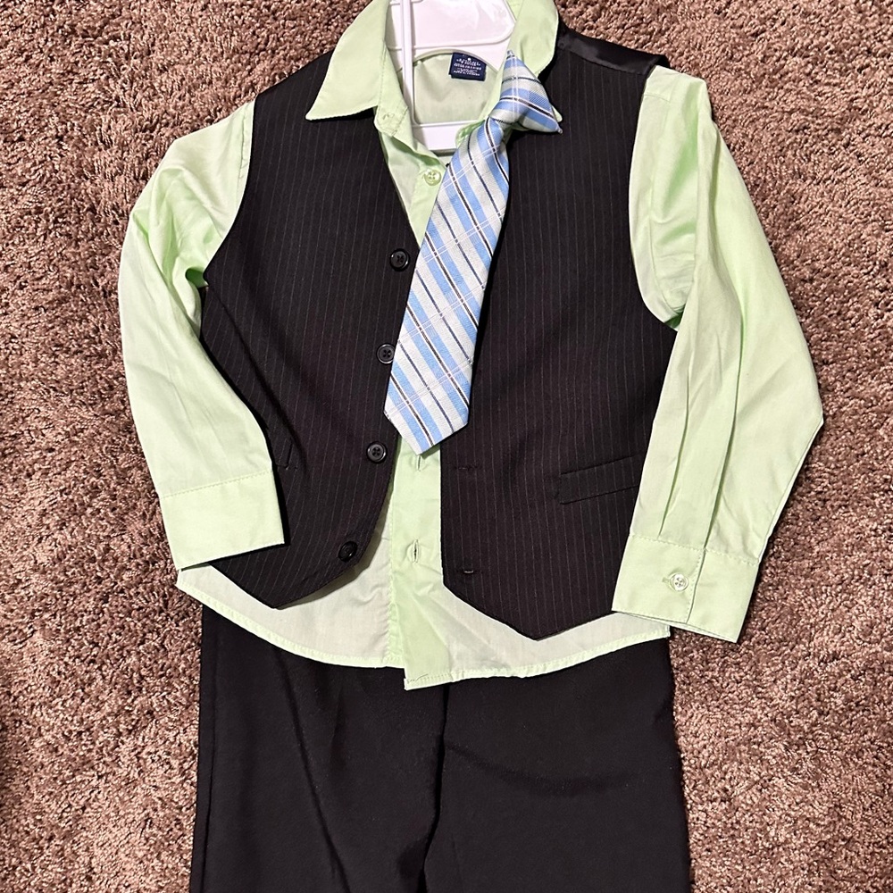 Boys 4 Piece Suit Set Size 6